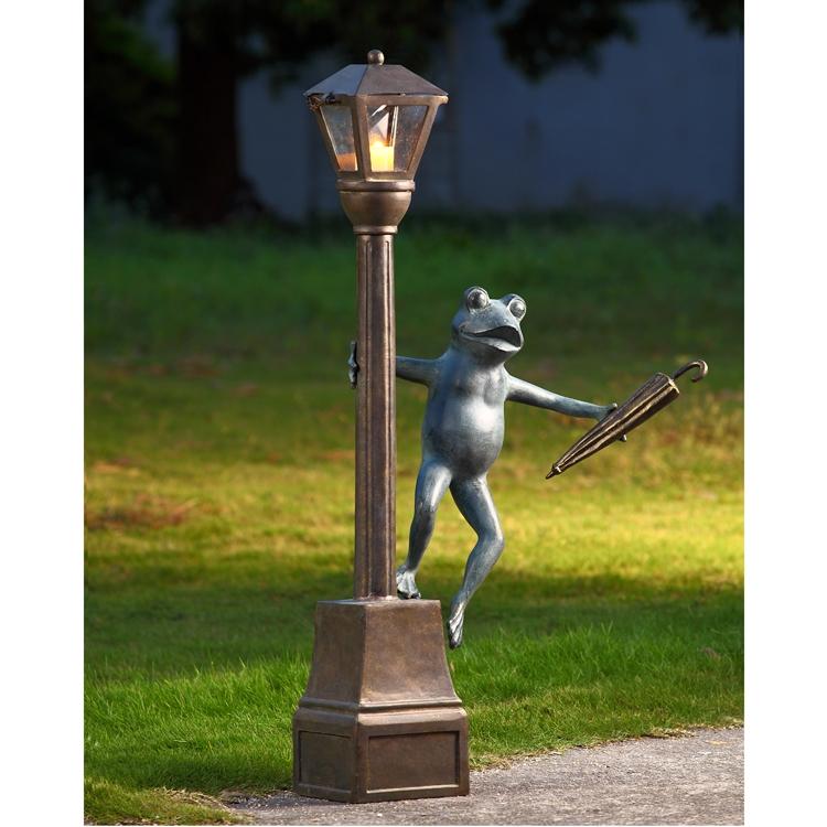 Streetlight Frog Garden Lantern-Iron Home Concepts